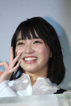 町中華”での豪快な飲みっぷりで人気の坂ノ上茜、主演映画公開など女優として躍進の1年｜日本タレント名鑑